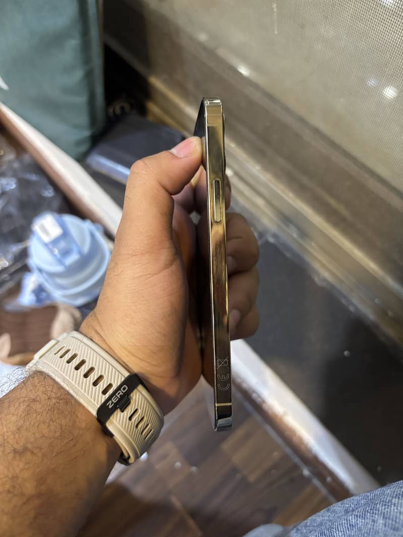 iPhone 12 Pro 4