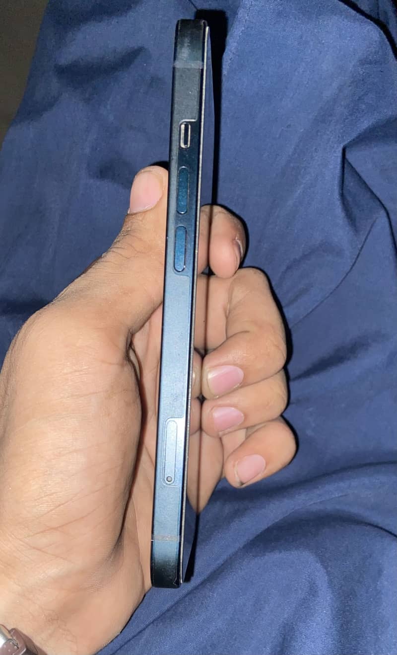 Apple iPhone 13 4