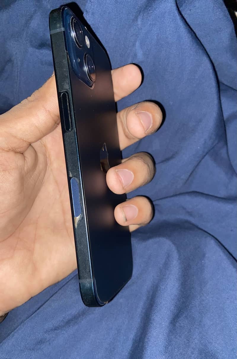 Apple iPhone 13 5