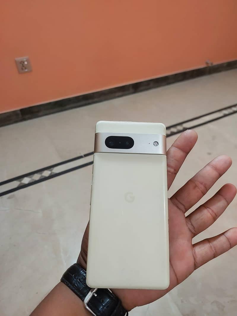 Google Pixel 7 4