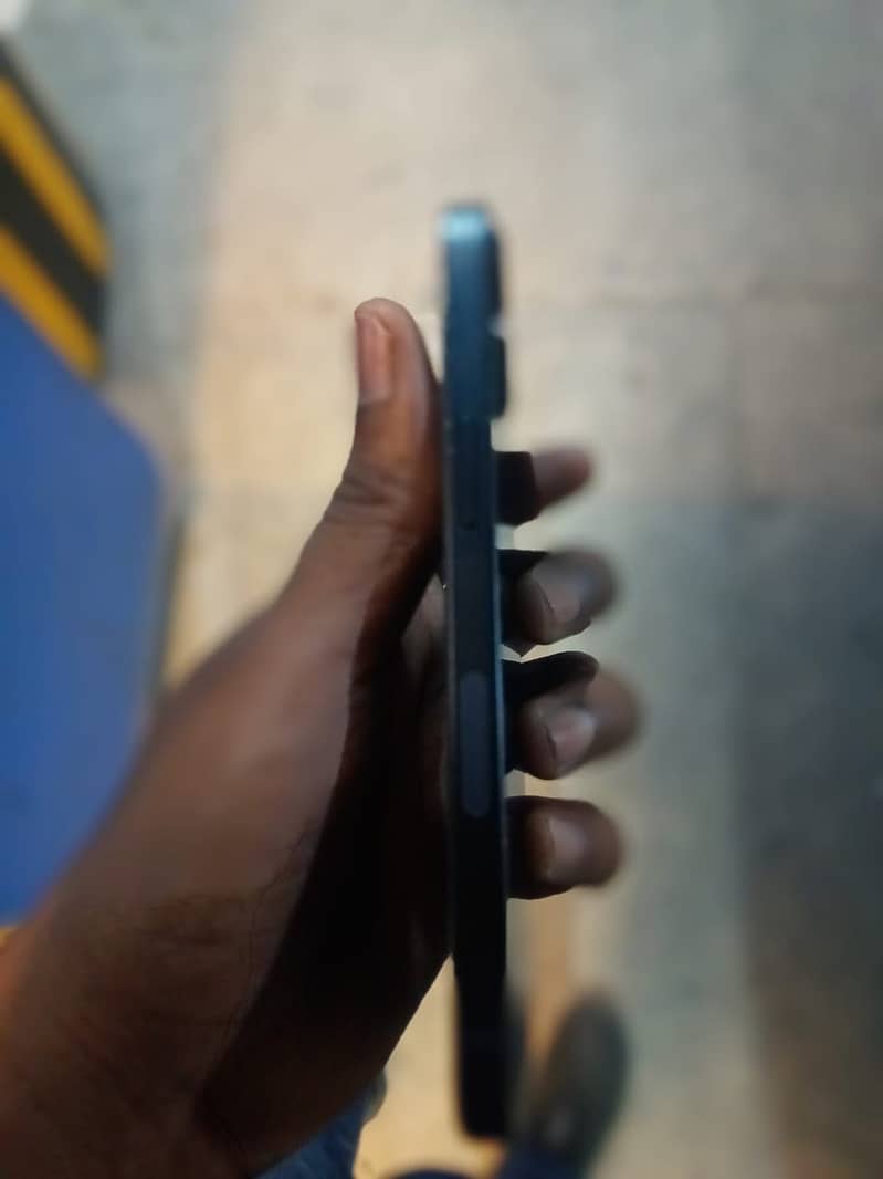 Apple iPhone 13 2
