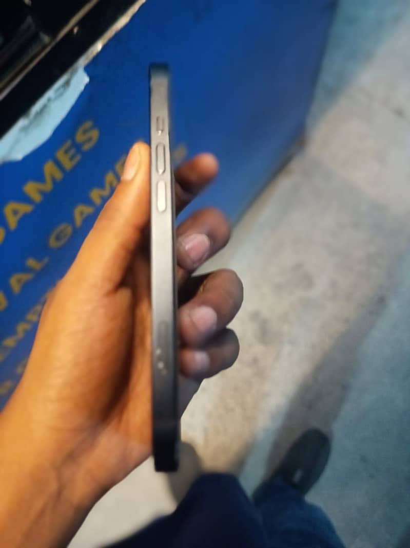 Apple iPhone 13 3