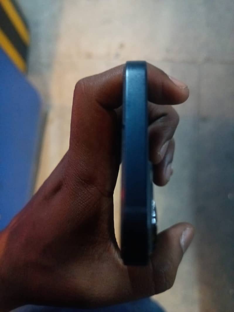 Apple iPhone 13 4