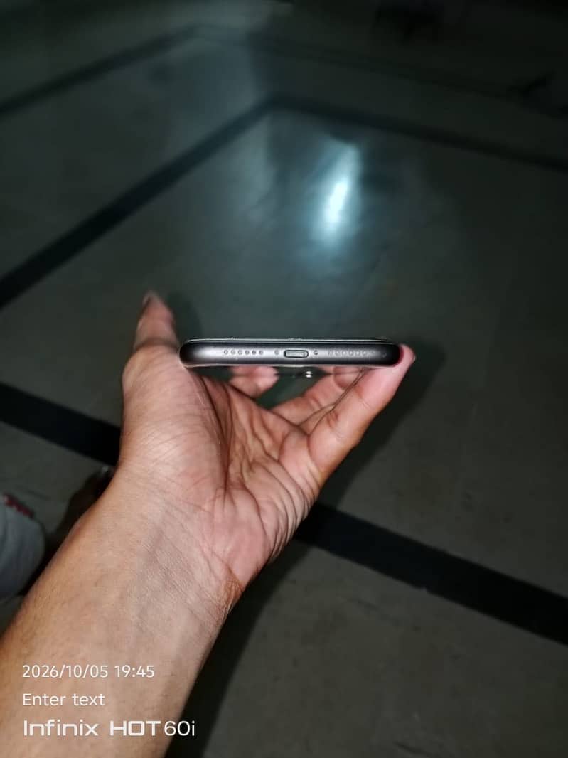 Apple iPhone 11 4