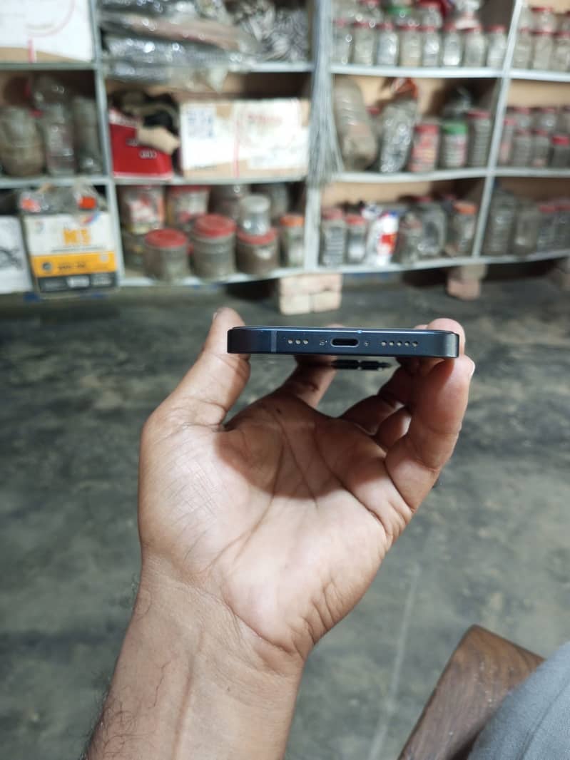Apple iPhone 13 2