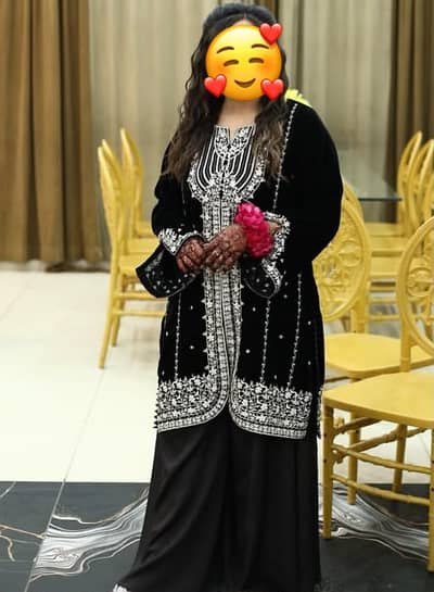 Beautiful 2 Piece Suit for Sale – Good Condition