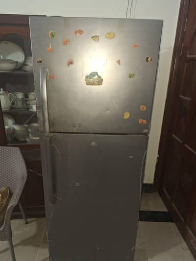 Haier 14-16 Cu Ft Direct Cool Duble Door Refrigerator. Model: HRF-380BJ