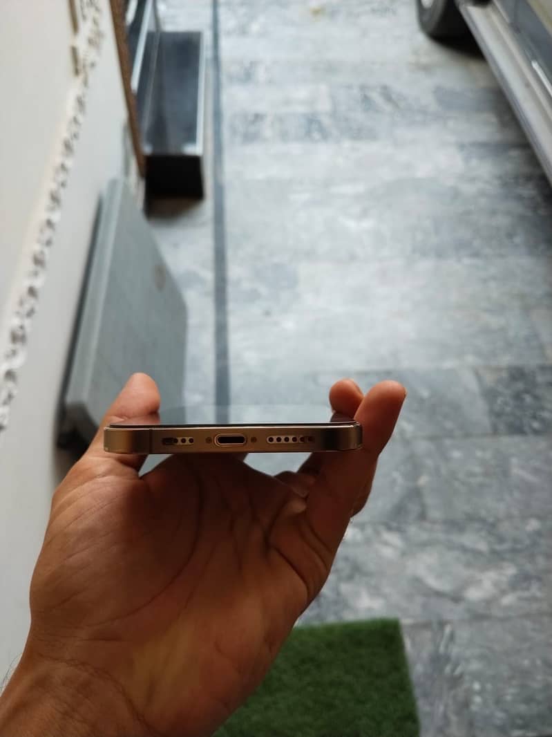 Apple iPhone 12 Pro Max 4