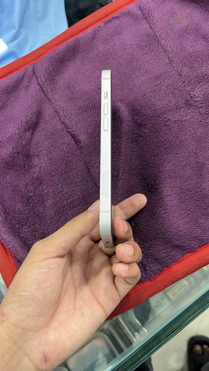 Apple iPhone 14 4