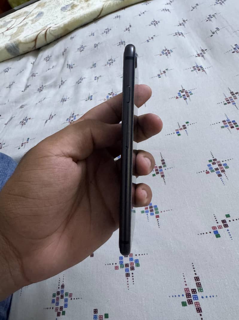 Apple iPhone 8 1
