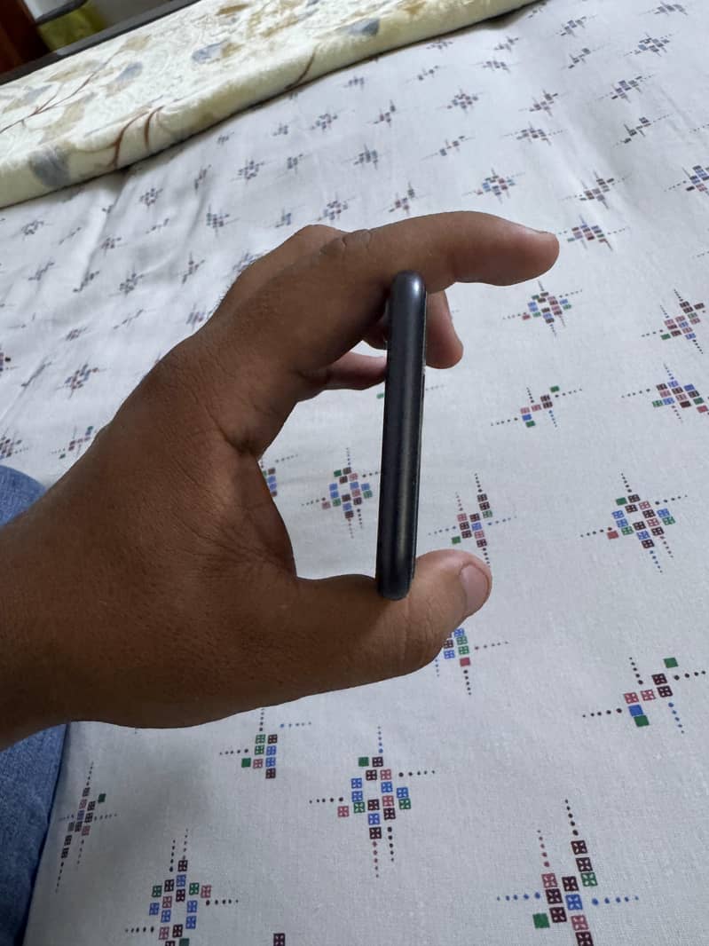 Apple iPhone 8 3