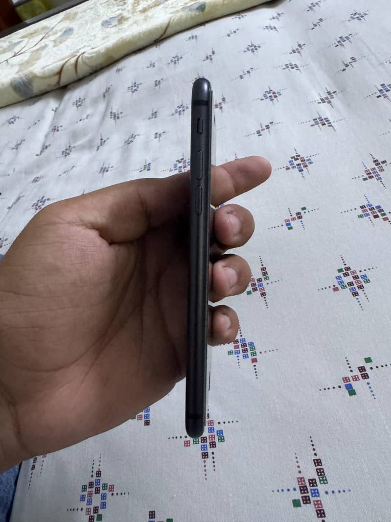 Apple iPhone 8 4