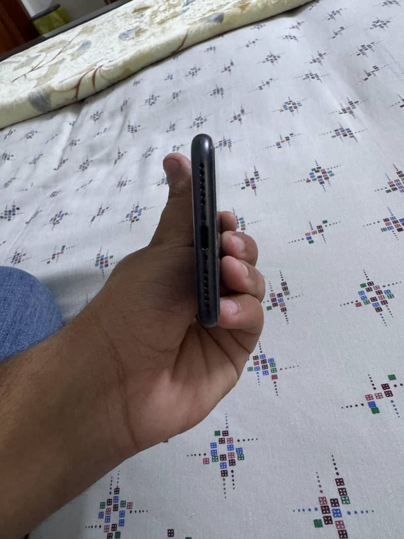 Apple iPhone 8 6