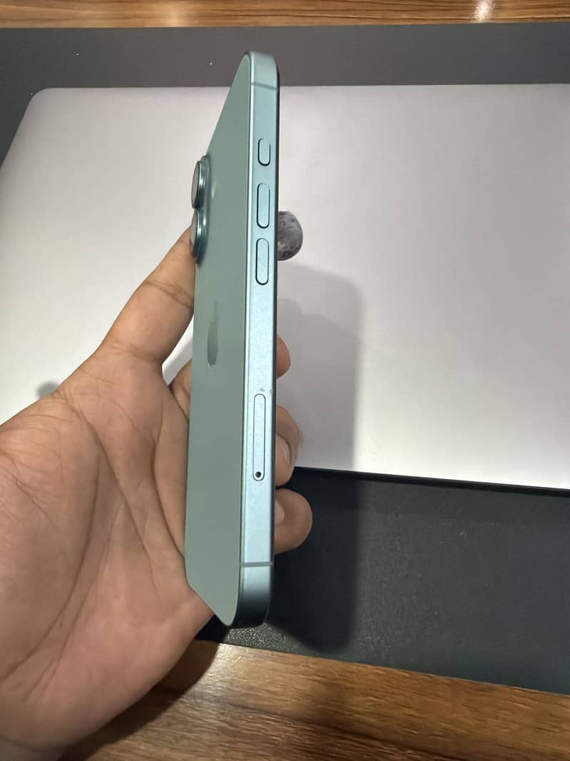 Apple iPhone 16 2