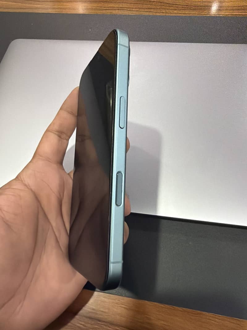 Apple iPhone 16 4