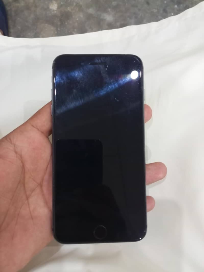 Apple iPhone 8 Plus 3