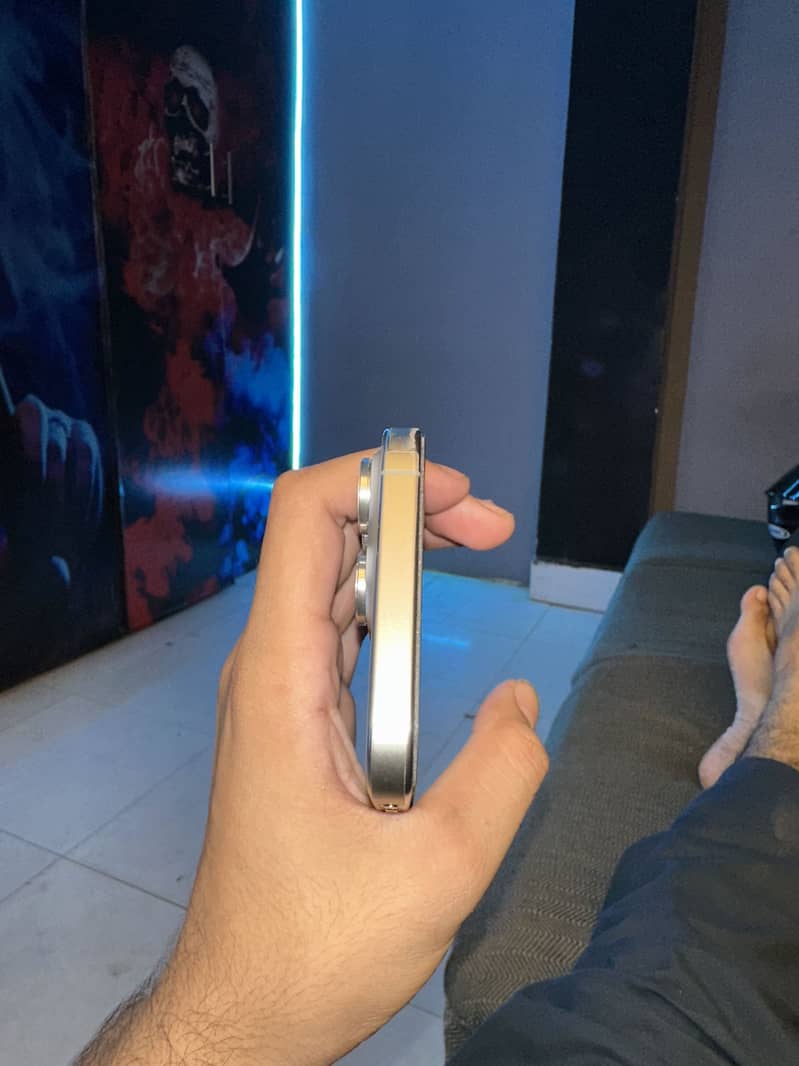 Apple iPhone 15 Pro Max 2