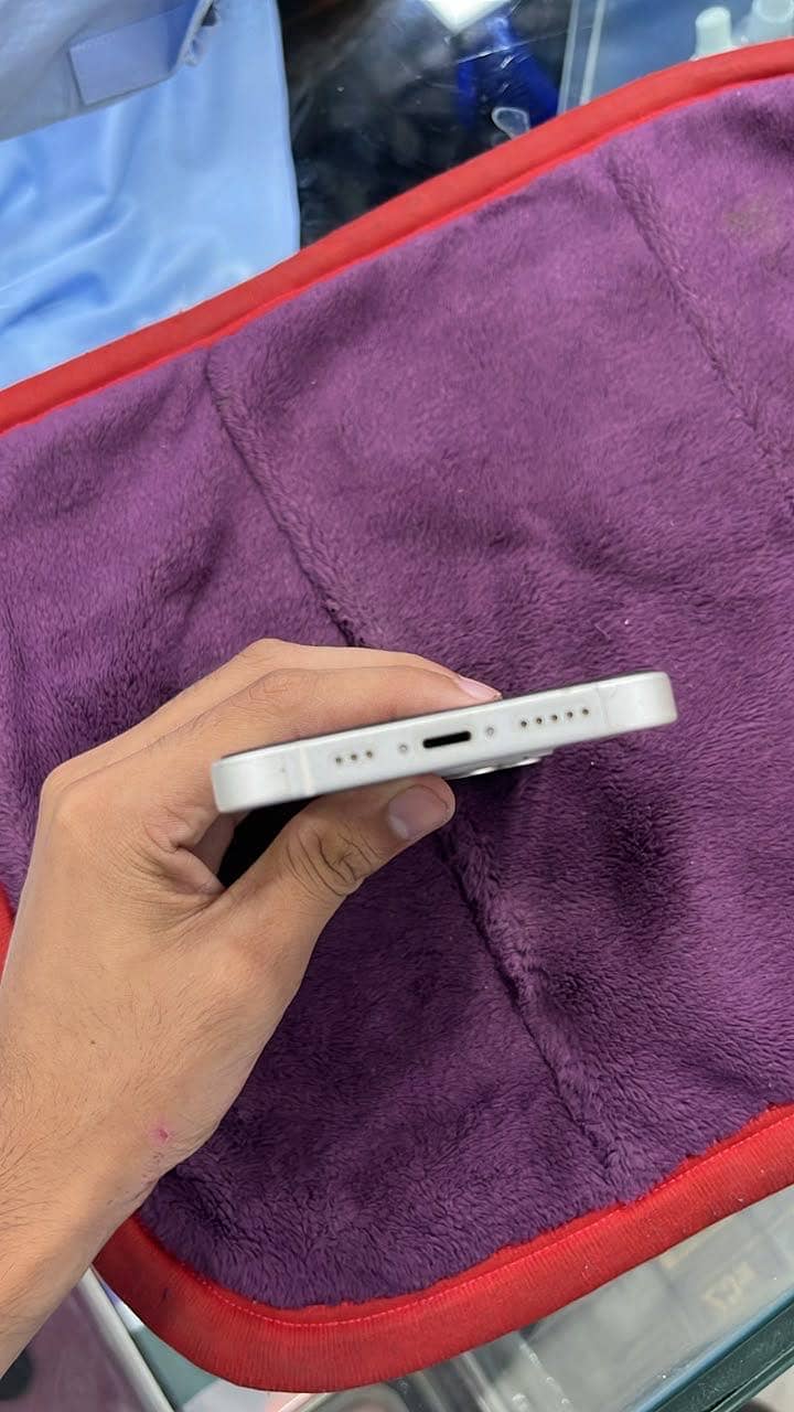 Apple iPhone 14 3