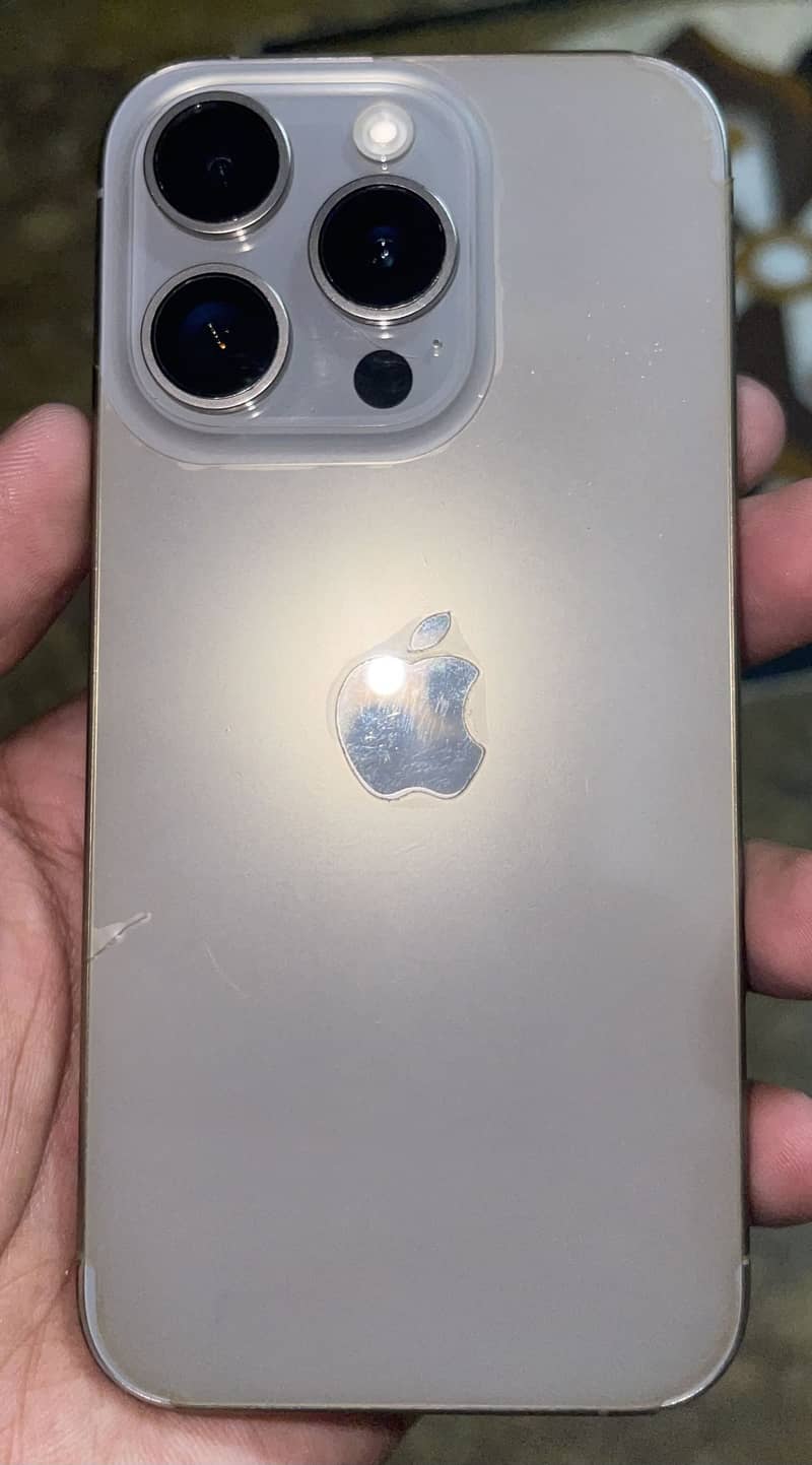 Apple iPhone 15 Pro 4
