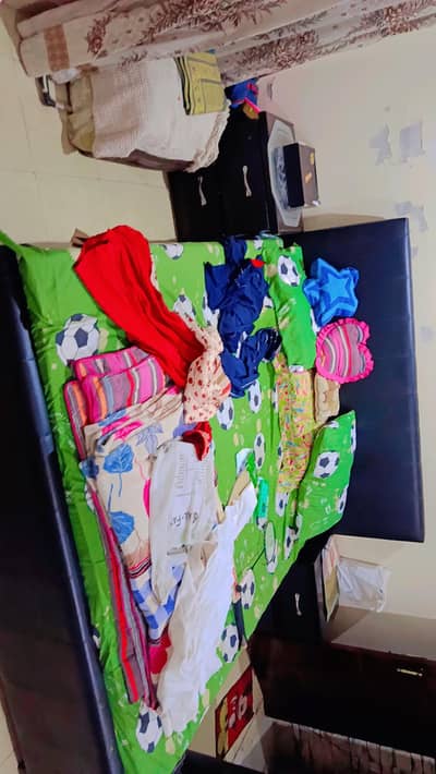 master Bed with 2 side table and 2 singles sofa and sofa table