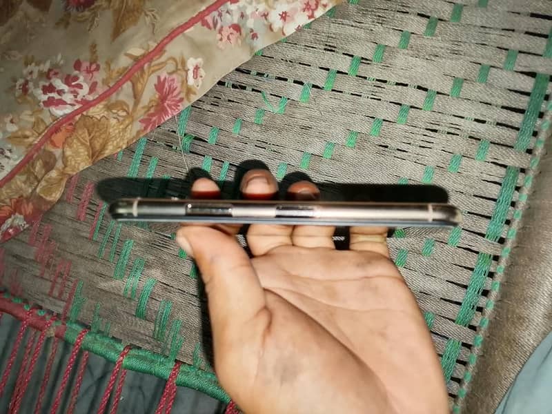 Apple iPhone 11 Pro 4