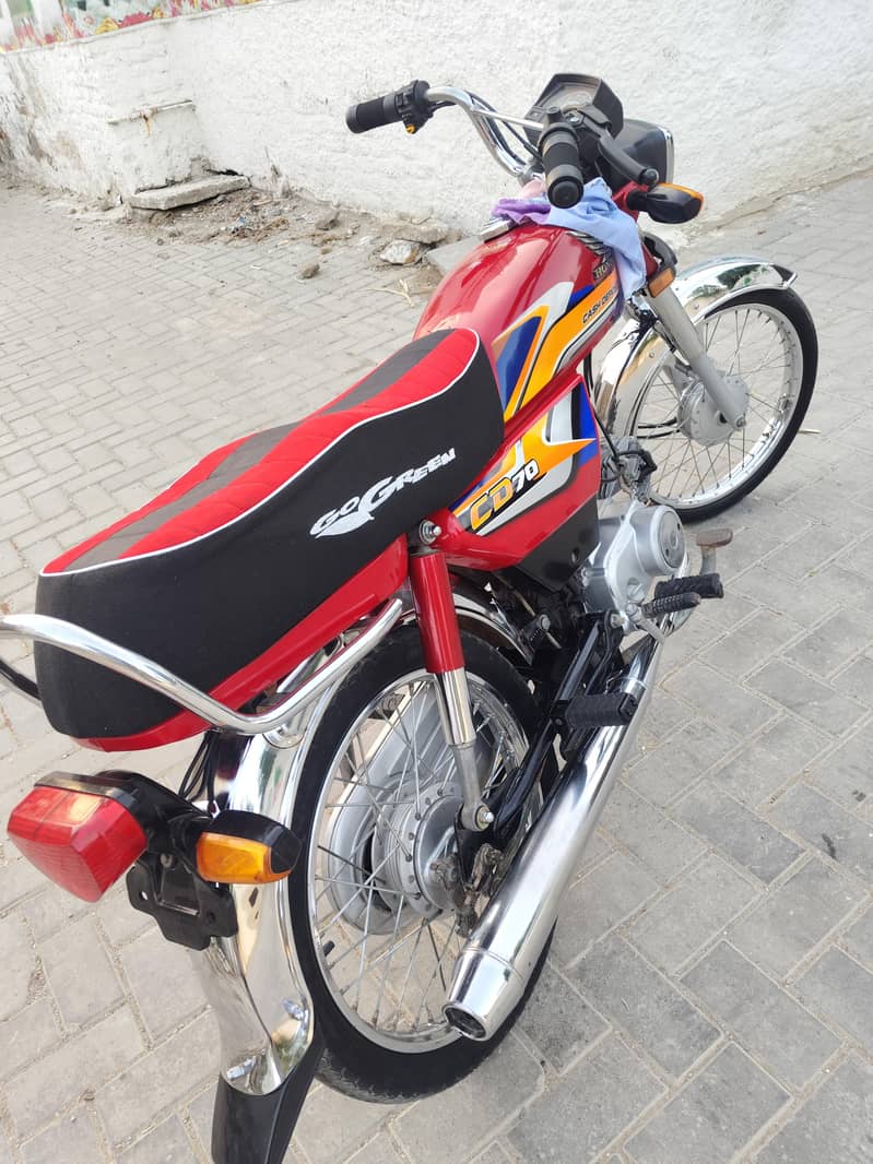 beautiful condition scratch less one hand driven 2