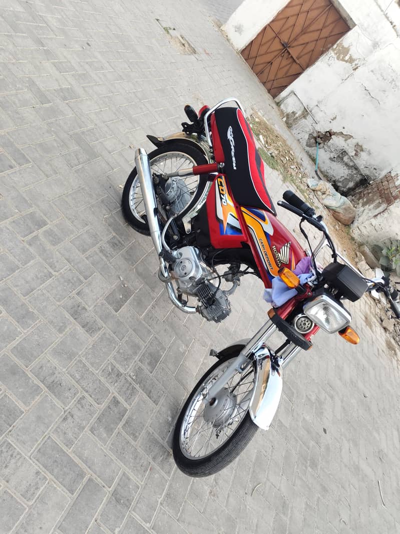 beautiful condition scratch less one hand driven 4
