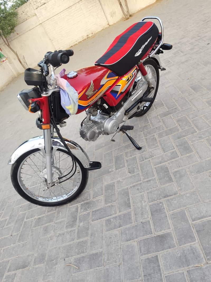 beautiful condition scratch less one hand driven 5