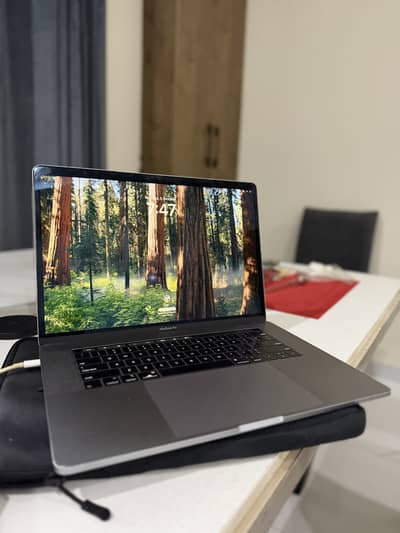 MacBook Pro 15" 2018 | Core i7 6-Core | 16GB RAM | 512GB | TouchBar