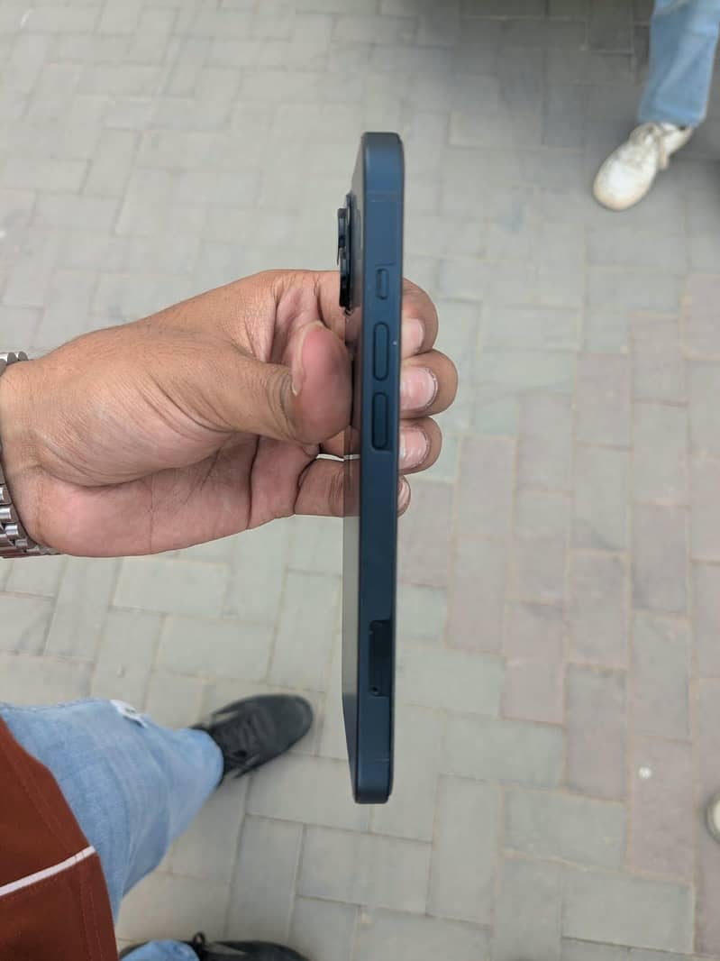 Apple iPhone 13 2