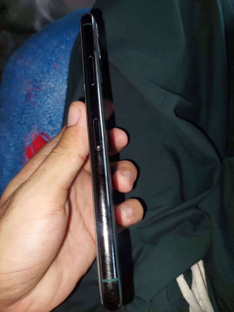 Apple iPhone 11 Pro Max 2