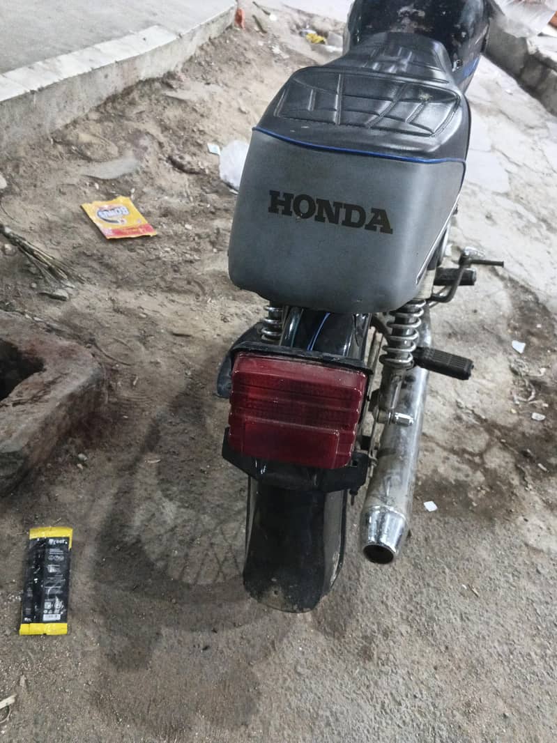 03708146227 4