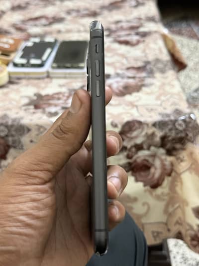 Apple iPhone 11 non pta factory unlock 128 gb 2 Saal sy sim chal Rahi