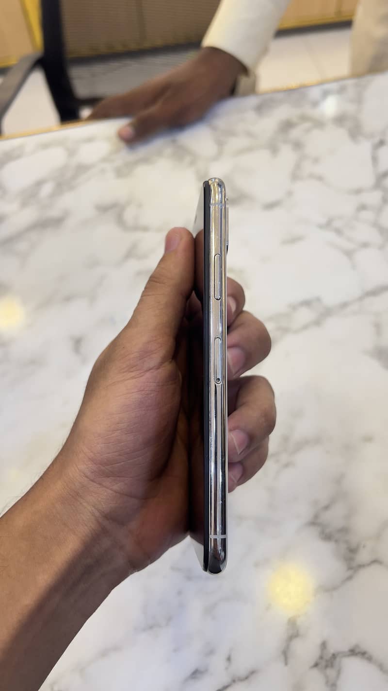 Apple iPhone X 2