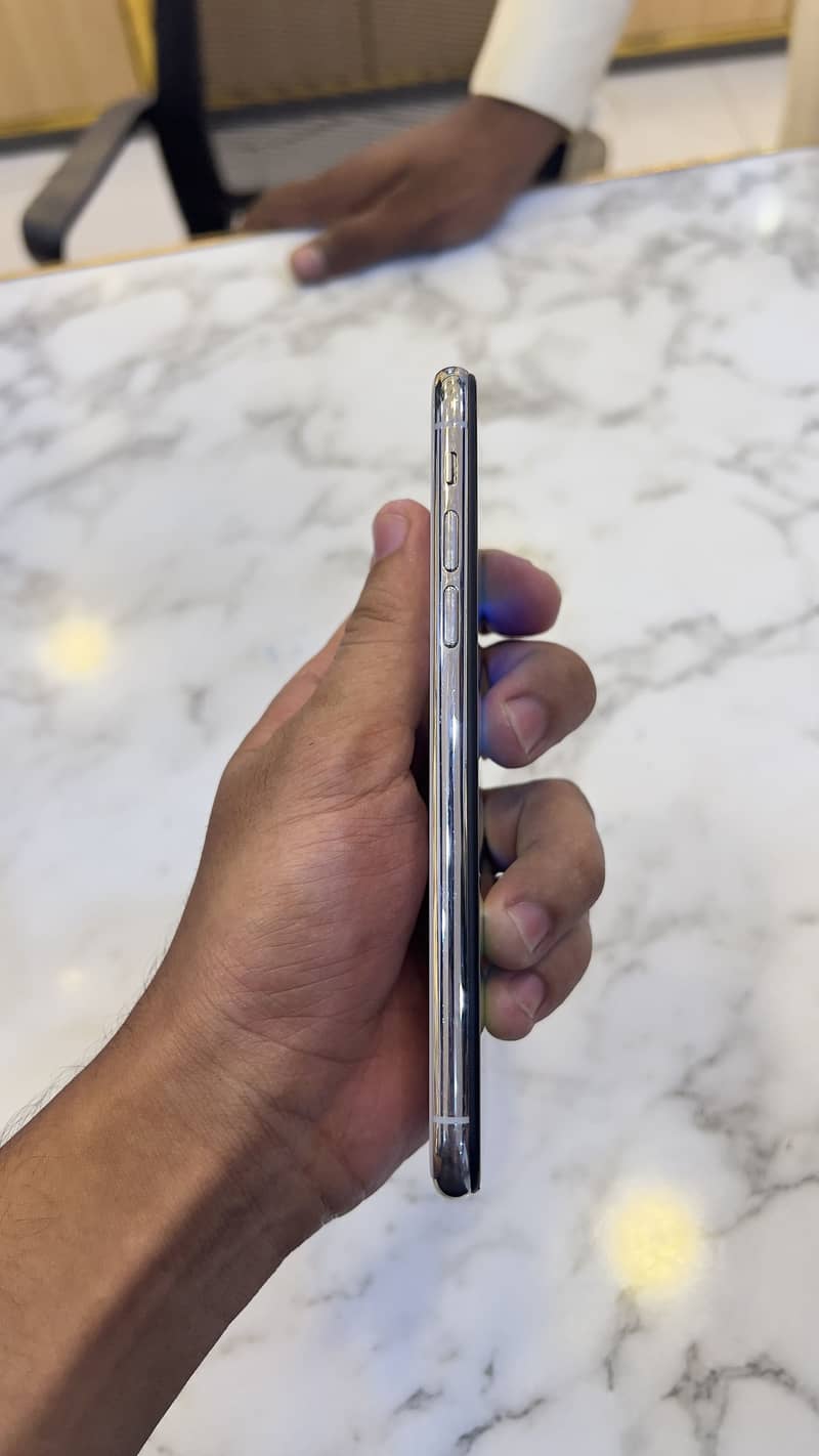 Apple iPhone X 5