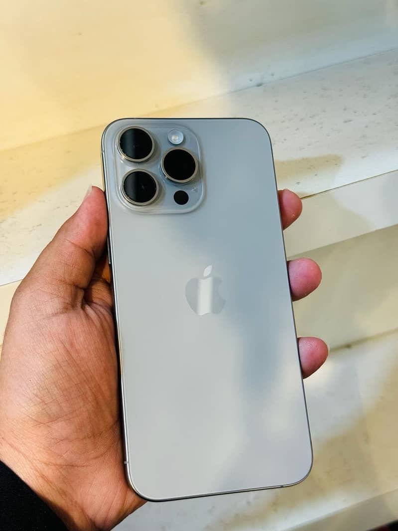 Apple iPhone 15 Pro Max 0