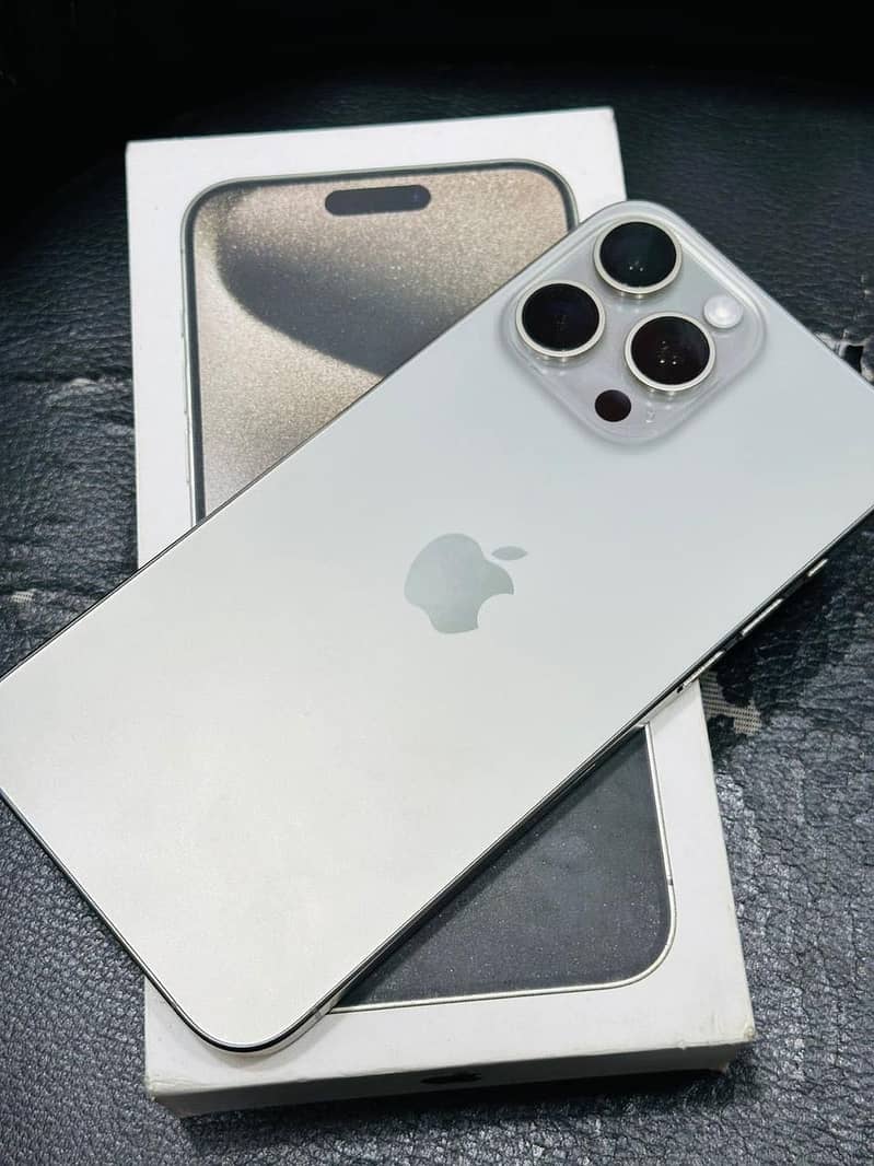 Apple iPhone 15 Pro Max 2