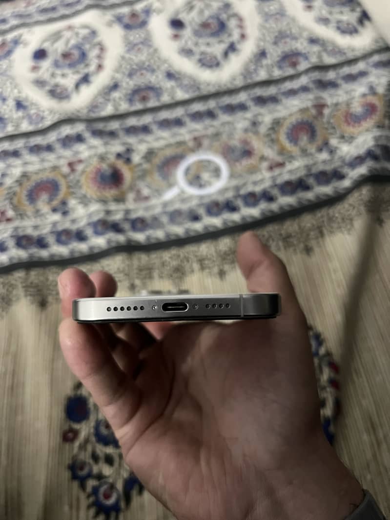Apple iPhone 15 Pro Max 2