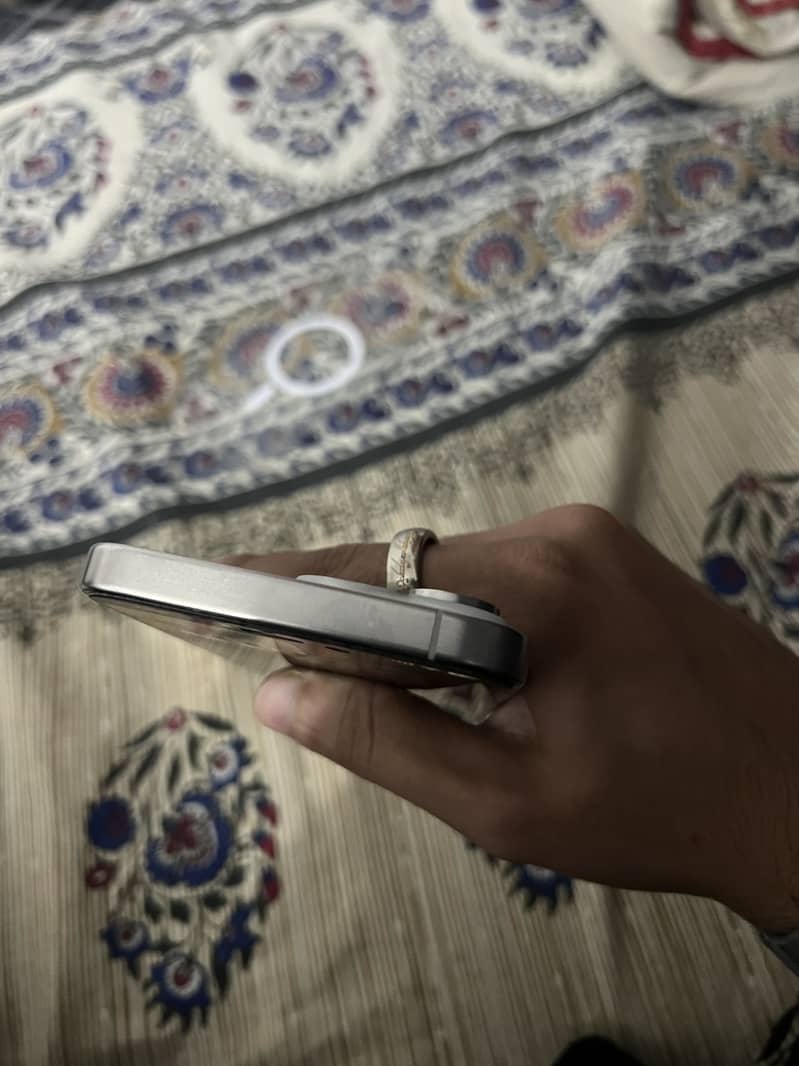 Apple iPhone 15 Pro Max 3