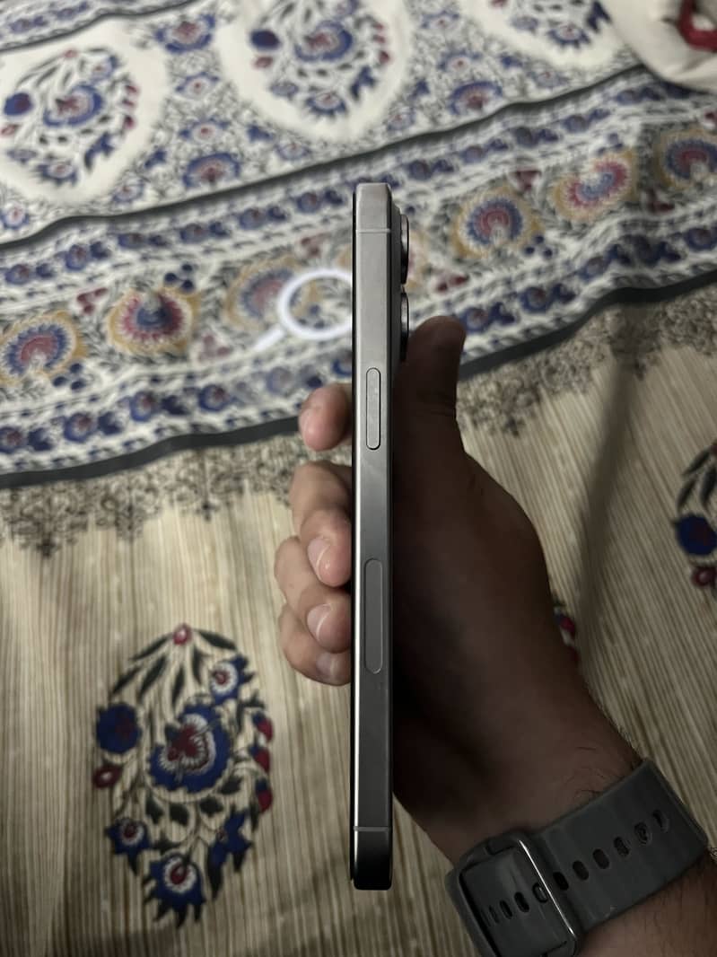 Apple iPhone 15 Pro Max 6