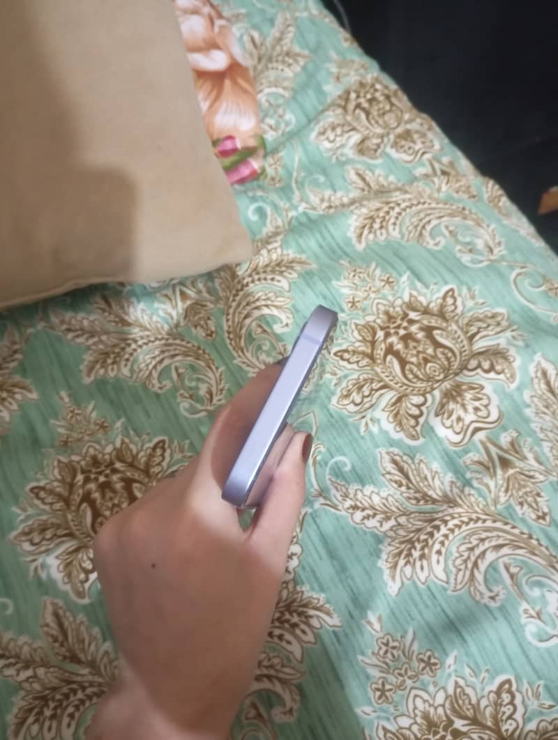 Apple iPhone 12 3