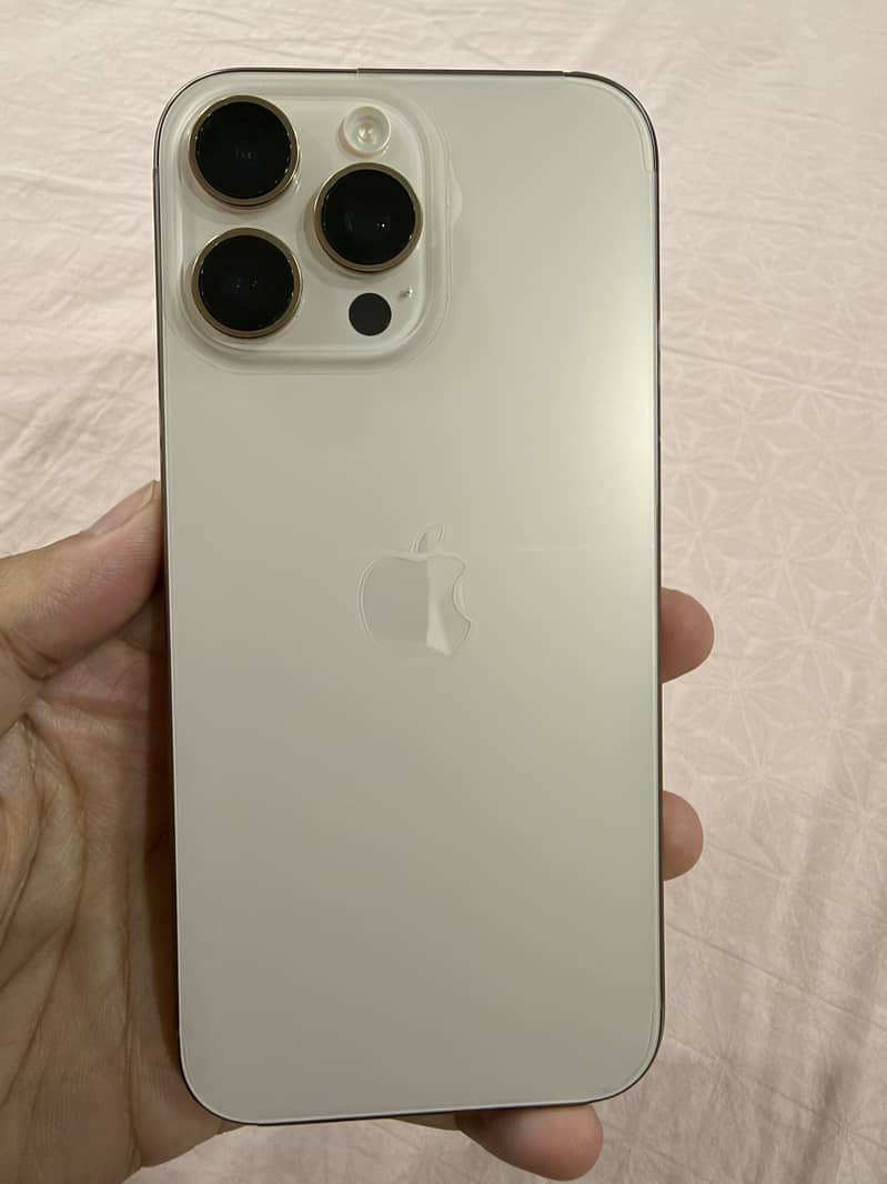 Apple iPhone 16 Pro Max 0