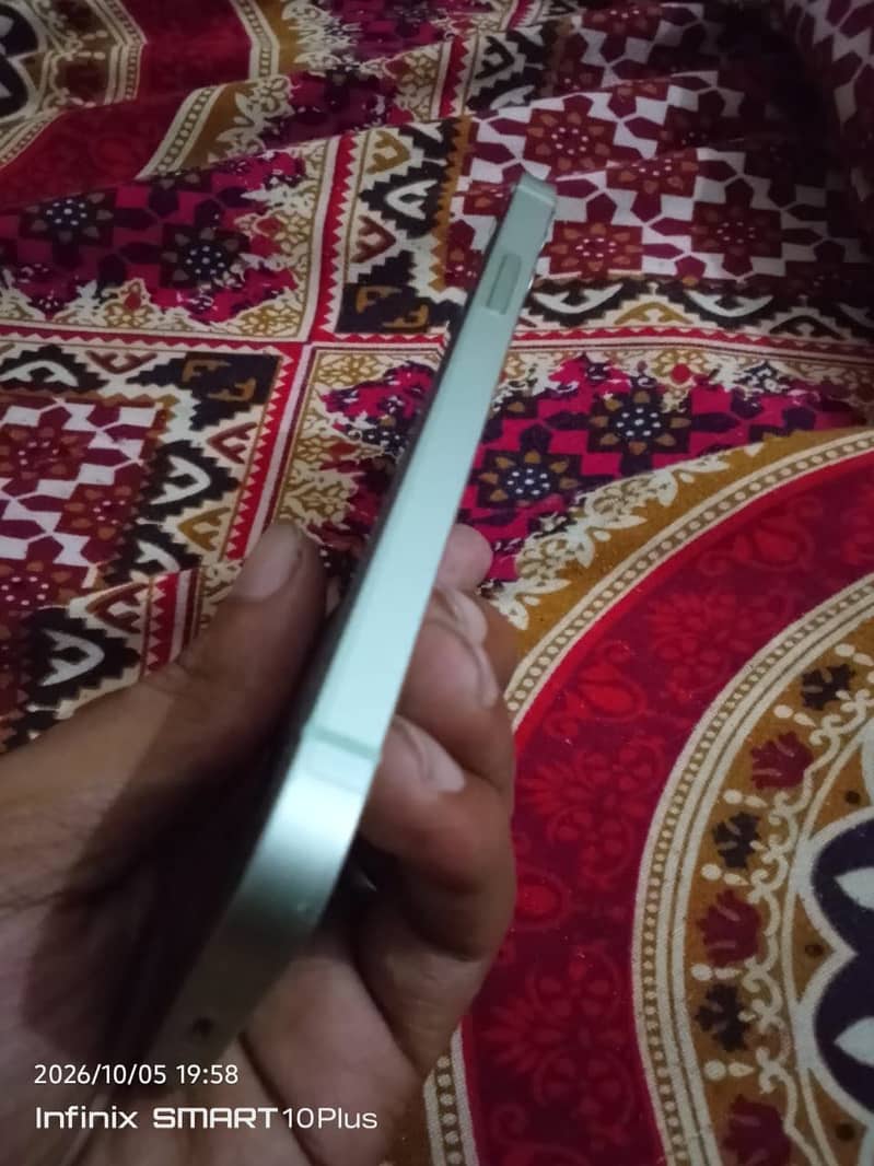 Apple iPhone 12 1