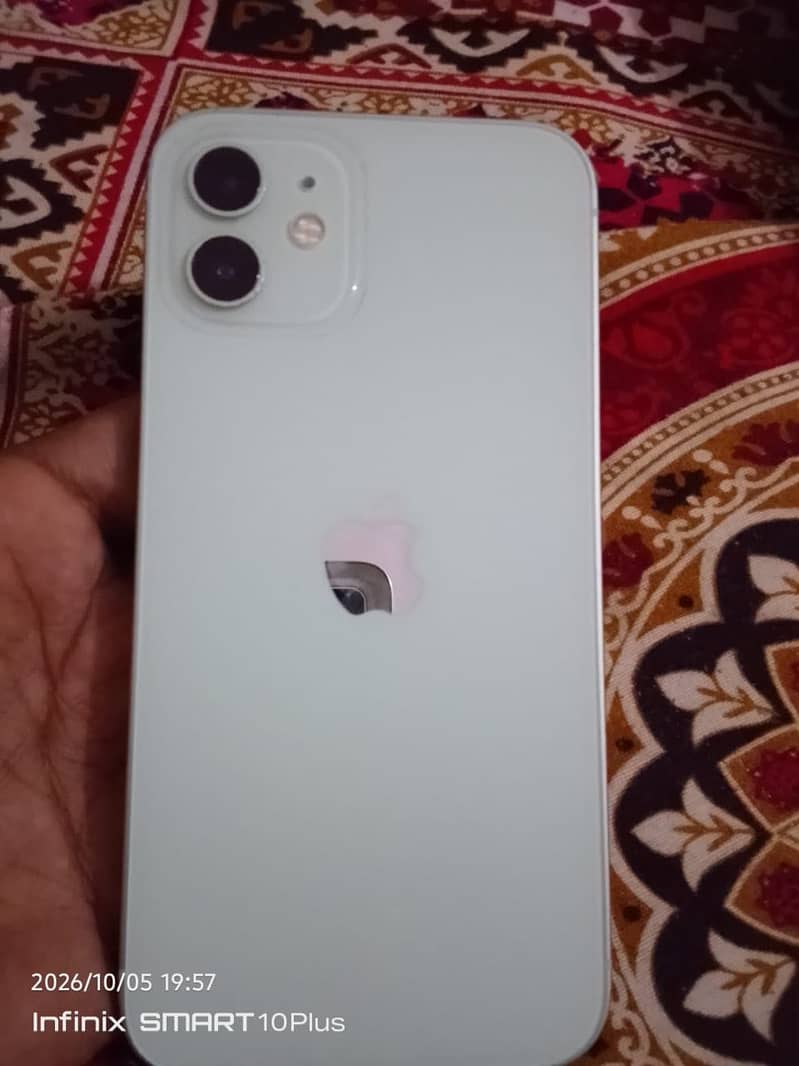 Apple iPhone 12 4