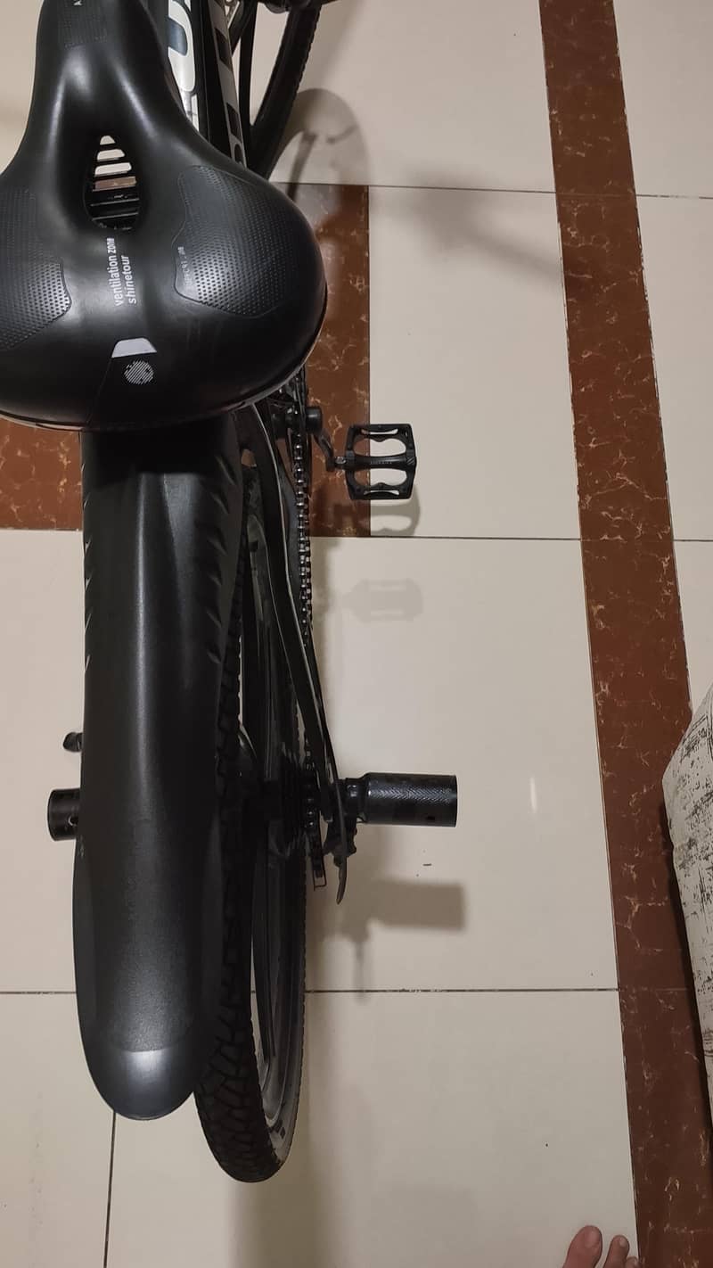 plus 610 black 5