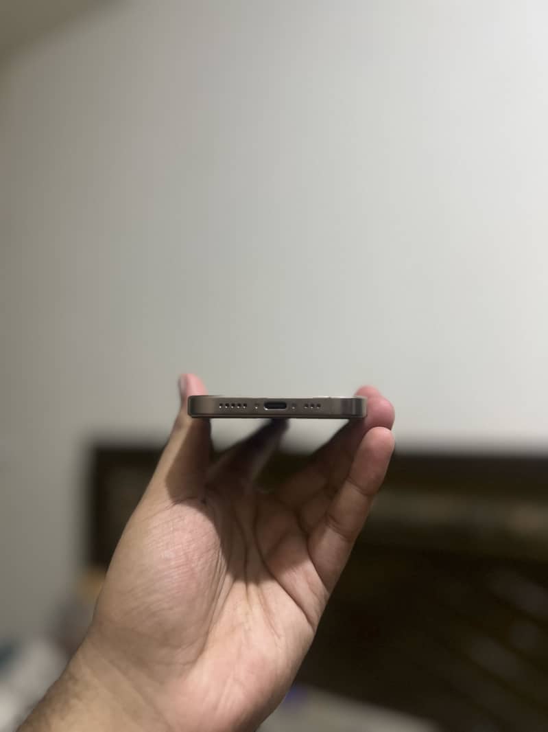 Apple iPhone 16 Pro 4