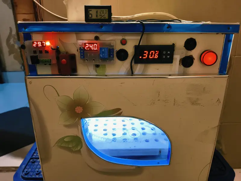 Fully automatic 30 eggs incubator auto turning + auto temperature — photo 2