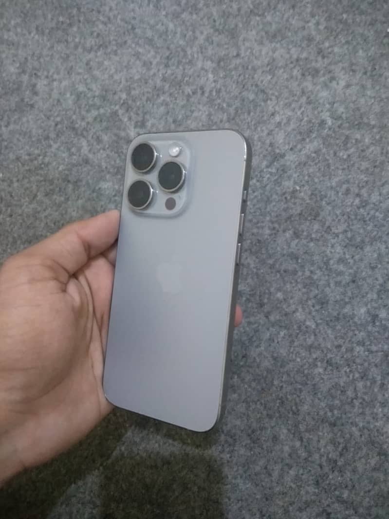 Apple iPhone 15 Pro 0