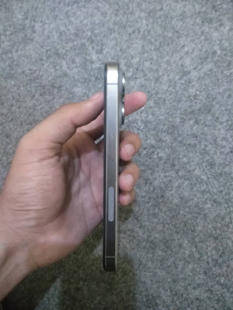 Apple iPhone 15 Pro 1