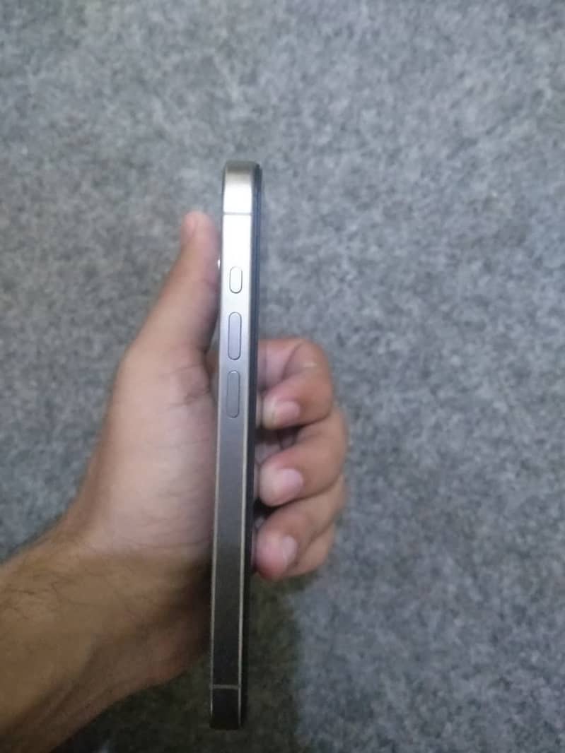 Apple iPhone 15 Pro 2
